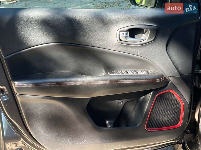 Внедорожник / Кроссовер Jeep Compass 2018 в Киеве фото 32 Внедорожник / Кроссовер Jeep Compass 2018 в Киеве