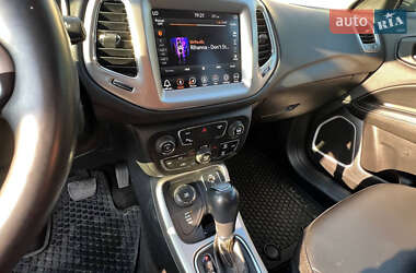 Внедорожник / Кроссовер Jeep Compass 2018 в 