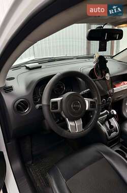 Внедорожник / Кроссовер Jeep Compass 2015 в 