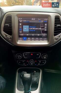 Внедорожник / Кроссовер Jeep Compass 2018 в 