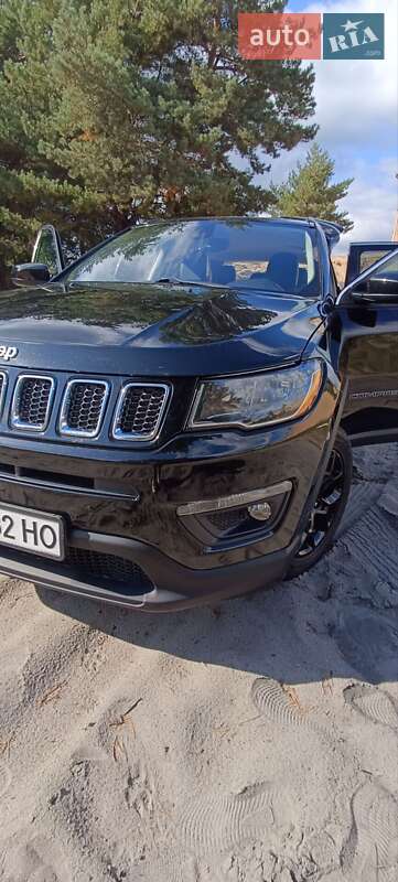 Внедорожник / Кроссовер Jeep Compass 2017 в Славуте