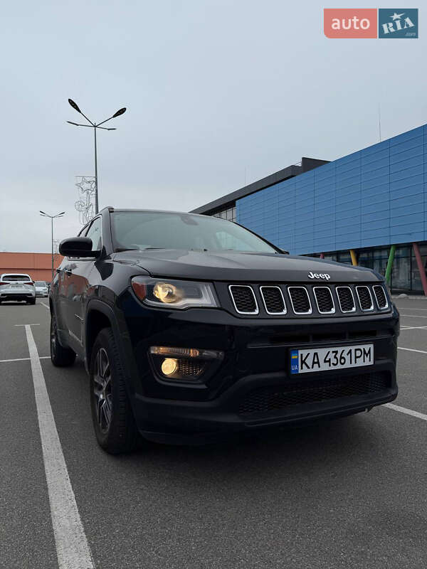 Внедорожник / Кроссовер Jeep Compass 2017 в 