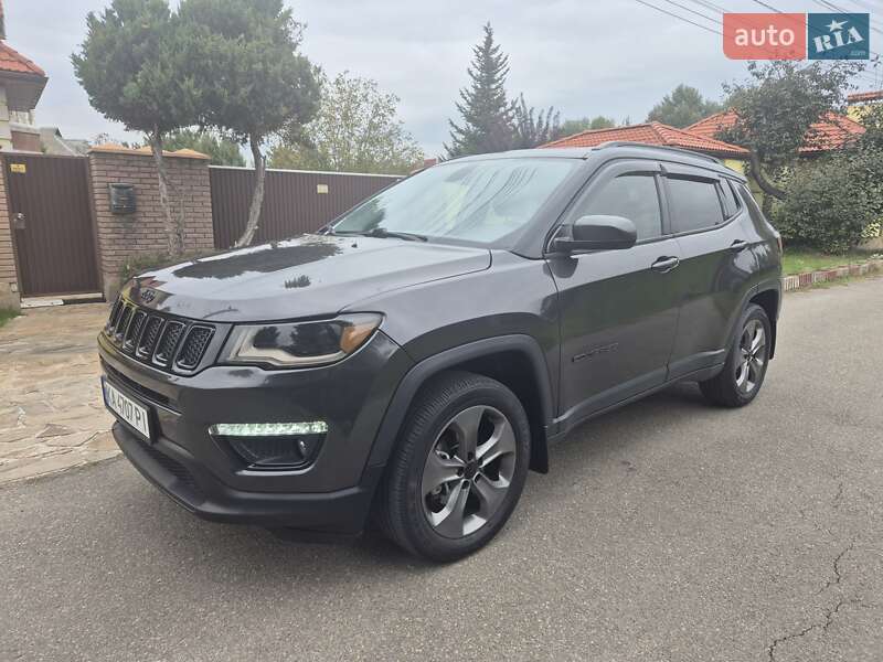 Внедорожник / Кроссовер Jeep Compass 2018 в 