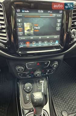 Внедорожник / Кроссовер Jeep Compass 2018 в 