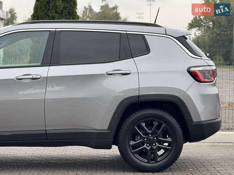 Внедорожник / Кроссовер Jeep Compass 2020 в Киеве