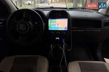 Внедорожник / Кроссовер Jeep Compass 2012 в 
