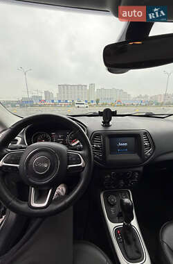 Внедорожник / Кроссовер Jeep Compass 2018 в 