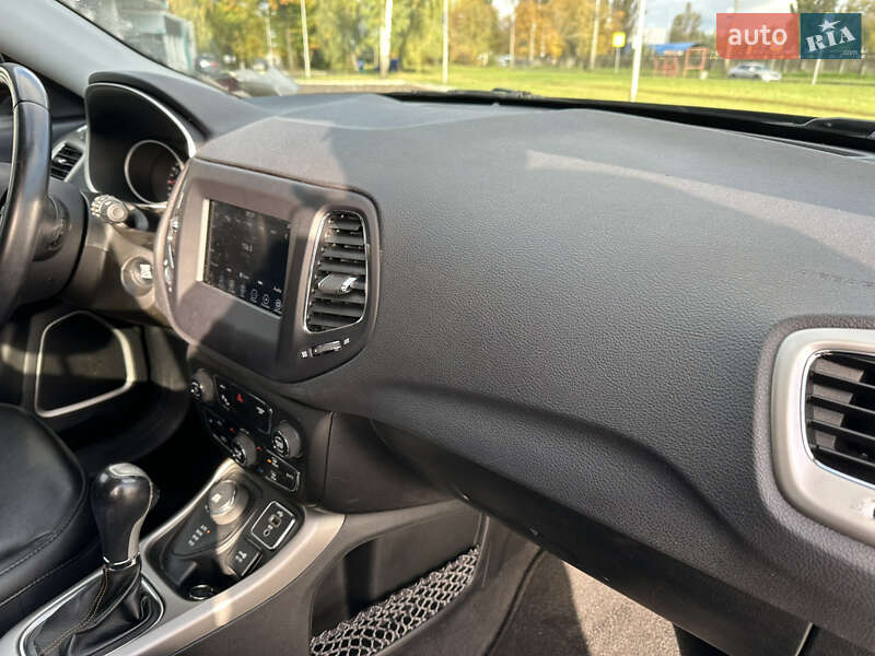 Внедорожник / Кроссовер Jeep Compass 2017 в Киеве