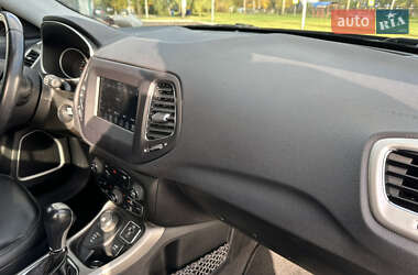 Внедорожник / Кроссовер Jeep Compass 2017 в 