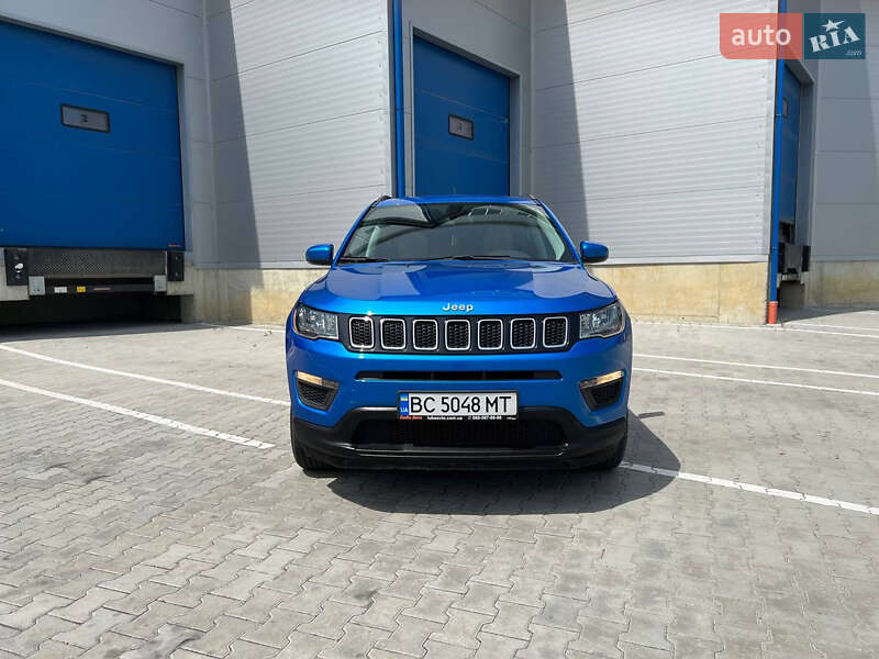 Внедорожник / Кроссовер Jeep Compass 2018 в 
