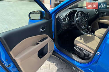 Внедорожник / Кроссовер Jeep Compass 2018 в 