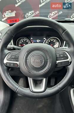 Внедорожник / Кроссовер Jeep Compass 2018 в 