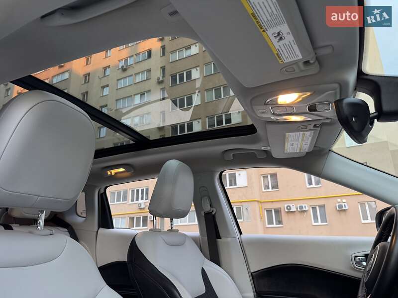Внедорожник / Кроссовер Jeep Compass 2017 в Киеве