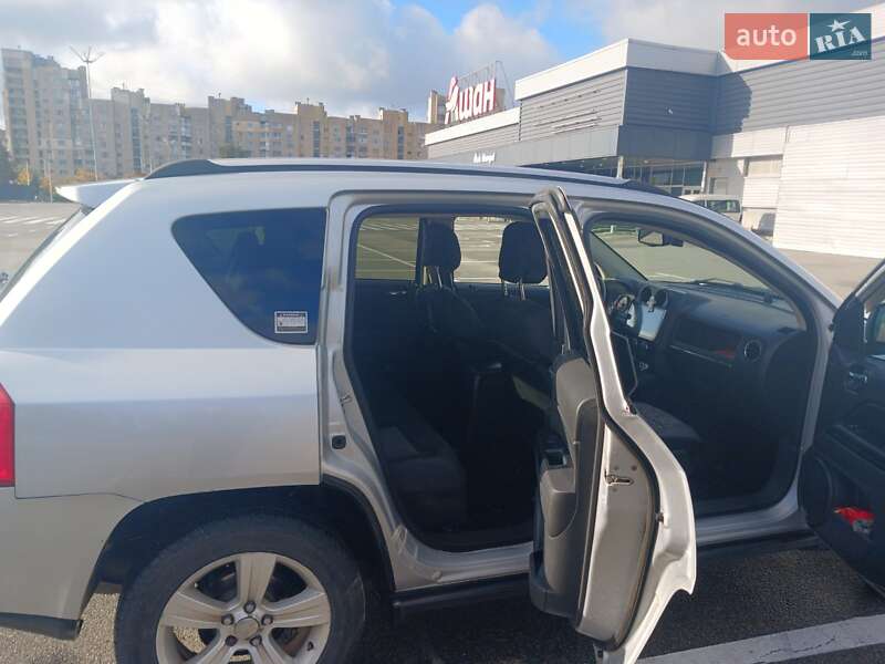 Внедорожник / Кроссовер Jeep Compass 2012 в Киеве
