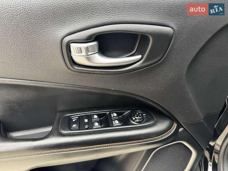 Внедорожник / Кроссовер Jeep Compass 2017 в Киеве фото 37 Внедорожник / Кроссовер Jeep Compass 2017 в Киеве