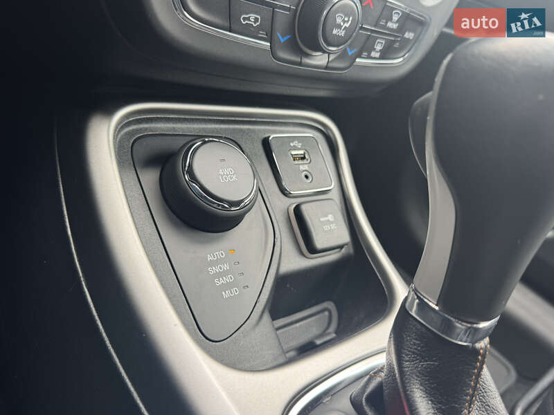 Внедорожник / Кроссовер Jeep Compass 2018 в Днепре фото 35 Внедорожник / Кроссовер Jeep Compass 2018 в Днепре