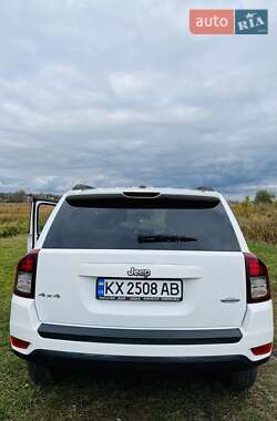 Внедорожник / Кроссовер Jeep Compass 2015 в 