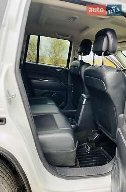 Внедорожник / Кроссовер Jeep Compass 2015 в 