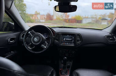 Внедорожник / Кроссовер Jeep Compass 2018 в 