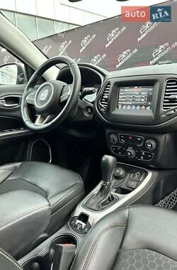 Внедорожник / Кроссовер Jeep Compass 2018 в 