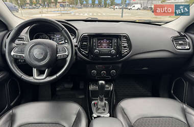 Внедорожник / Кроссовер Jeep Compass 2018 в 