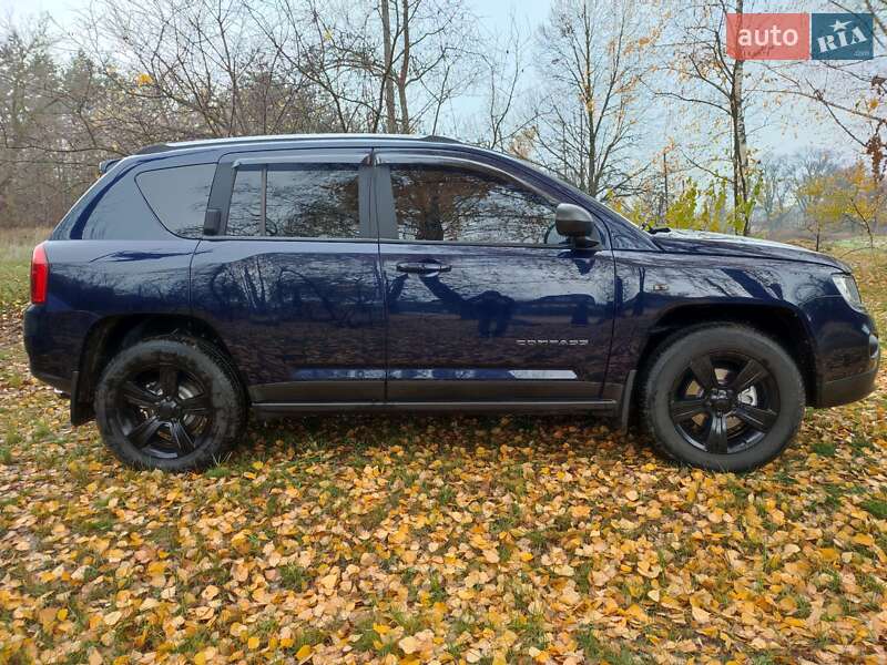 Внедорожник / Кроссовер Jeep Compass 2012 в Гадяче