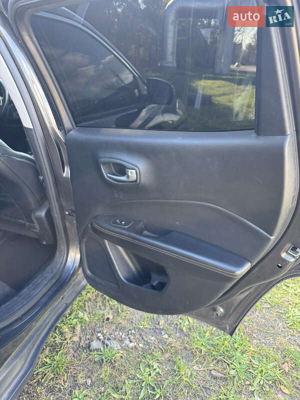 Позашляховик / Кросовер Jeep Compass 2018 в Києві фото 34 Позашляховик / Кросовер Jeep Compass 2018 в Києві