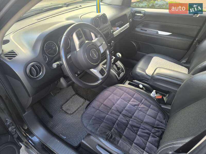 Внедорожник / Кроссовер Jeep Compass 2015 в Вишневом фото 9 Внедорожник / Кроссовер Jeep Compass 2015 в Вишневом