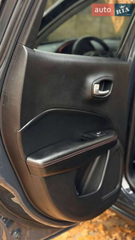 Внедорожник / Кроссовер Jeep Compass 2018 в Киеве