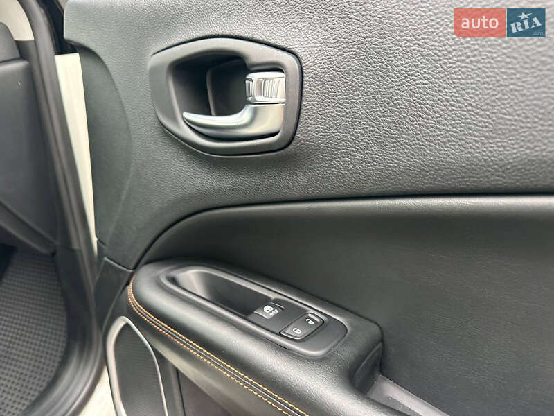 Внедорожник / Кроссовер Jeep Compass 2018 в Киеве