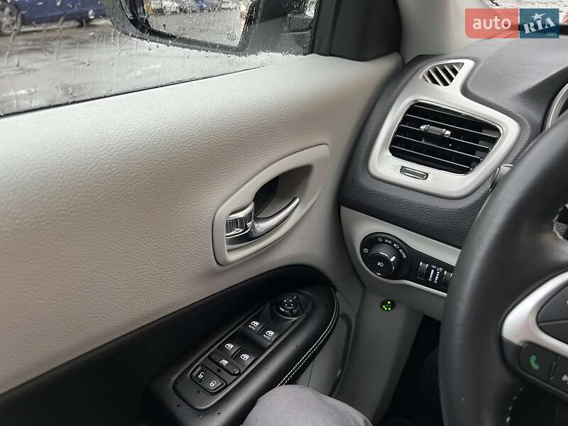 Внедорожник / Кроссовер Jeep Compass 2020 в Киеве