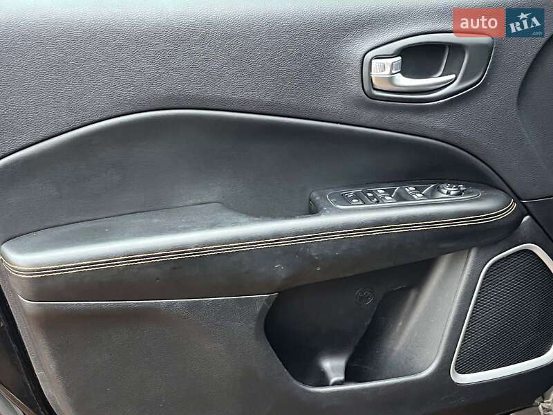 Позашляховик / Кросовер Jeep Compass 2017 в Києві фото 30 Позашляховик / Кросовер Jeep Compass 2017 в Києві