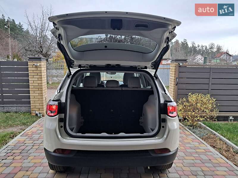 Позашляховик / Кросовер Jeep Compass 2018 в Черкасах фото 21 Позашляховик / Кросовер Jeep Compass 2018 в Черкасах