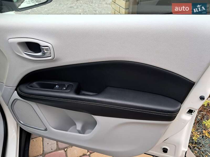 Позашляховик / Кросовер Jeep Compass 2018 в Черкасах фото 28 Позашляховик / Кросовер Jeep Compass 2018 в Черкасах