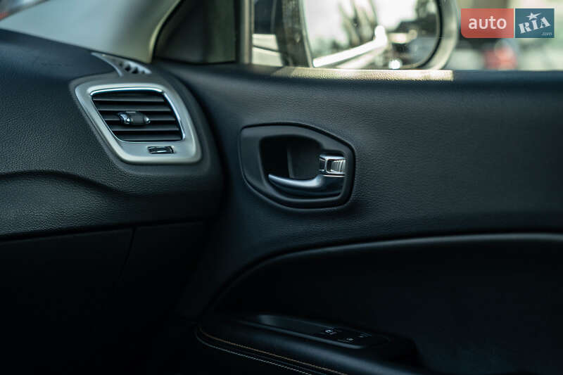 Внедорожник / Кроссовер Jeep Compass 2018 в Черновцах