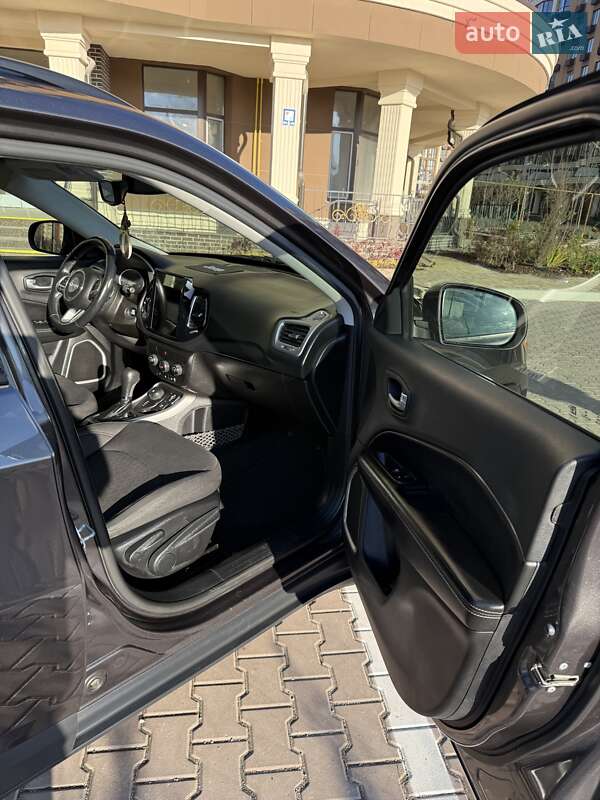 Внедорожник / Кроссовер Jeep Compass 2017 в Софиевской Борщаговке