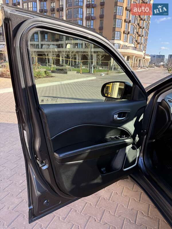 Внедорожник / Кроссовер Jeep Compass 2017 в Софиевской Борщаговке