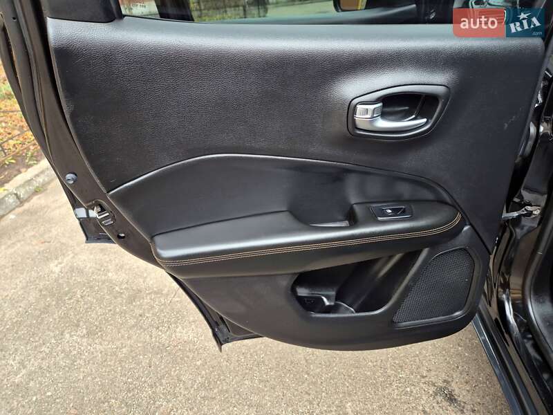 Внедорожник / Кроссовер Jeep Compass 2018 в Киеве фото 38 Внедорожник / Кроссовер Jeep Compass 2018 в Киеве