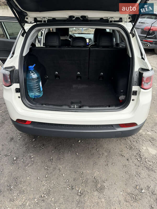 Внедорожник / Кроссовер Jeep Compass 2017 в Киеве