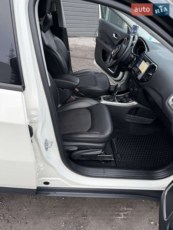 Внедорожник / Кроссовер Jeep Compass 2017 в Киеве