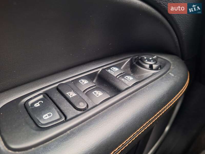 Внедорожник / Кроссовер Jeep Compass 2017 в Киеве фото 48 Внедорожник / Кроссовер Jeep Compass 2017 в Киеве