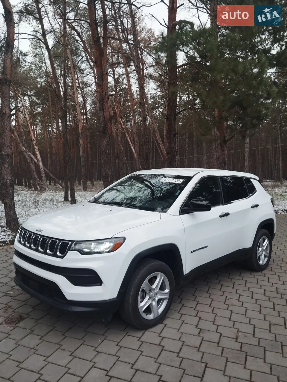 Продається стильний і потужний Jeep Compass це компактний позашляховик поєднує в собі прохідність легендарного бренду Jeep.Авто в ідеально новому стані.Підійде до міської експлуатації, повсякденних поїздок по місту, любителів активного відпочинку і подорожей.Якщо вас цікавить надійний, комфортний та стильний автомобіль, звертайтеся.