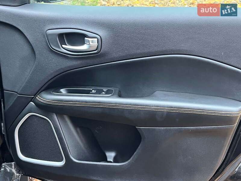 Внедорожник / Кроссовер Jeep Compass 2017 в Киеве