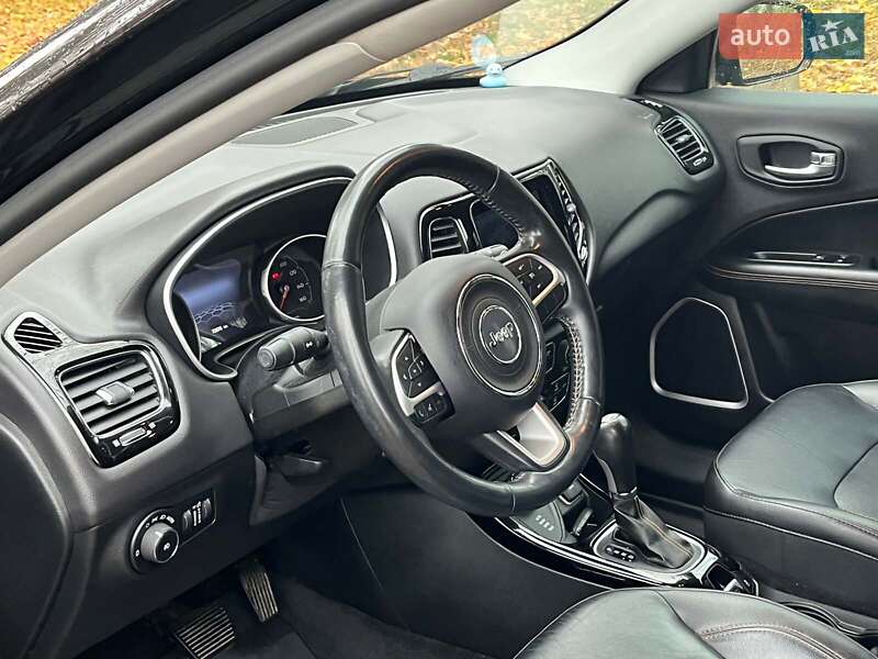 Внедорожник / Кроссовер Jeep Compass 2017 в Киеве