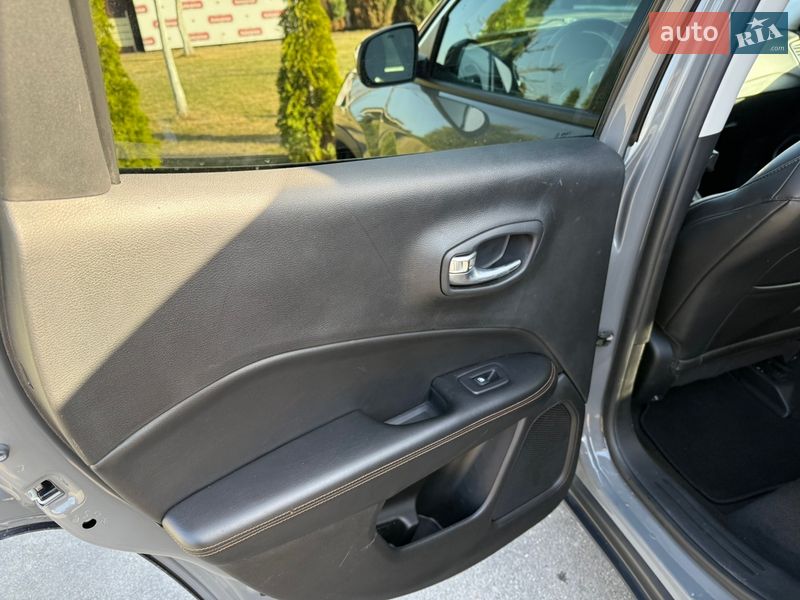 Внедорожник / Кроссовер Jeep Compass 2019 в Киеве