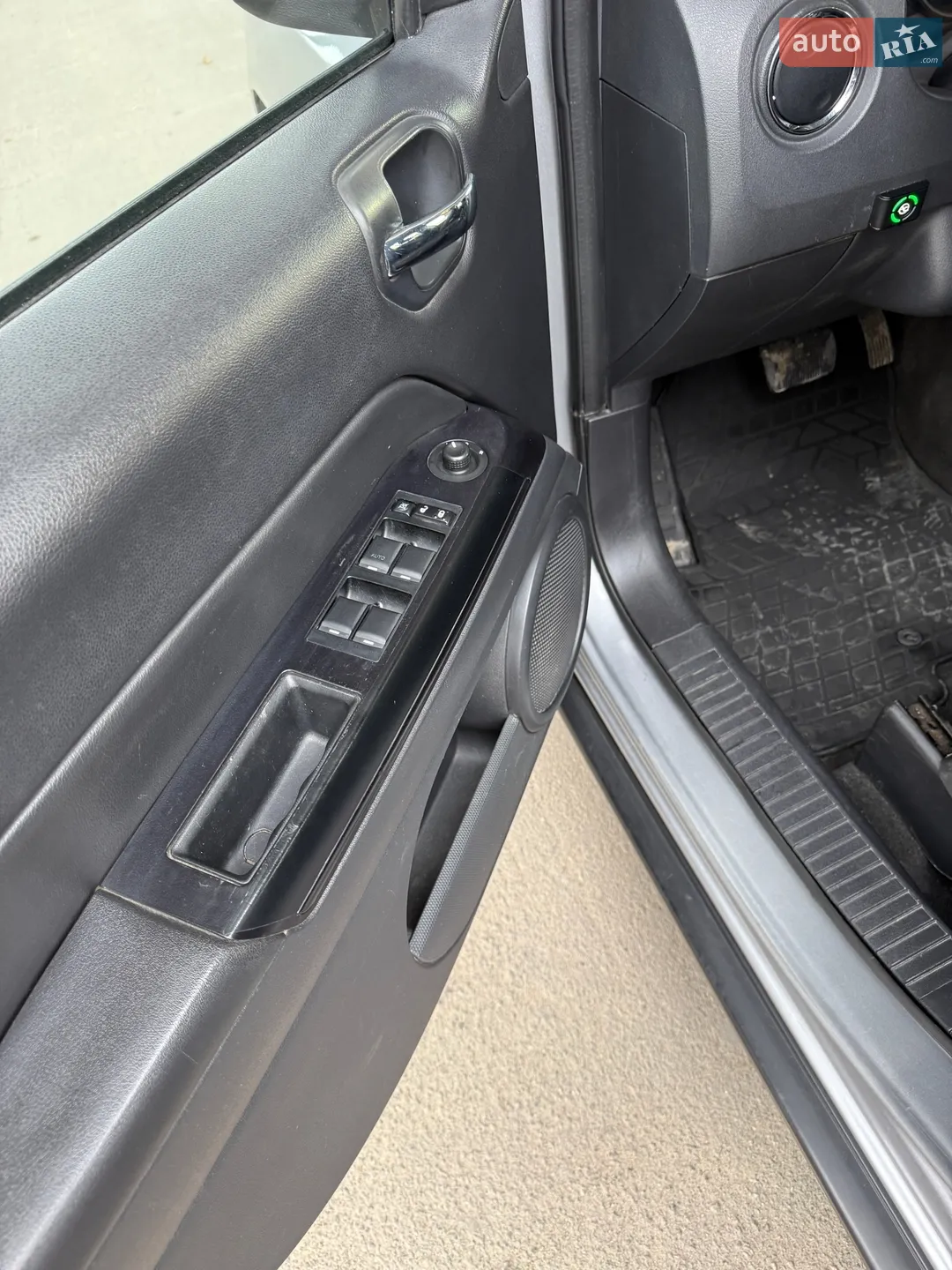 2016 Jeep Compass - мініатюра 9