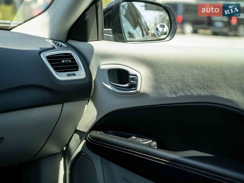 Позашляховик / Кросовер Jeep Compass 2019 в Чернівцях