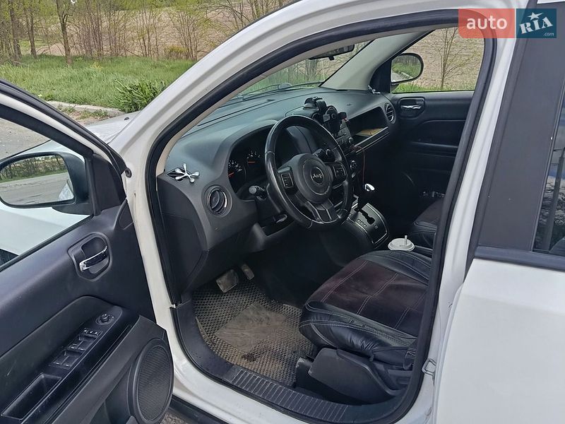 Внедорожник / Кроссовер Jeep Compass 2012 в Городне