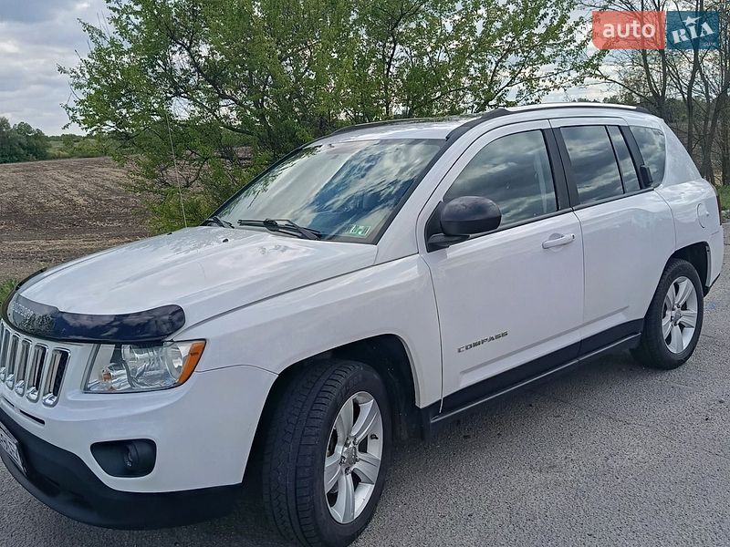 Внедорожник / Кроссовер Jeep Compass 2012 в Городне
