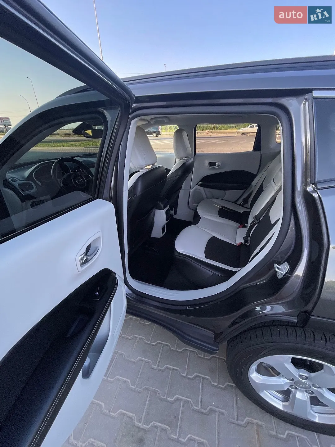 2018 Jeep Compass - мініатюра 11